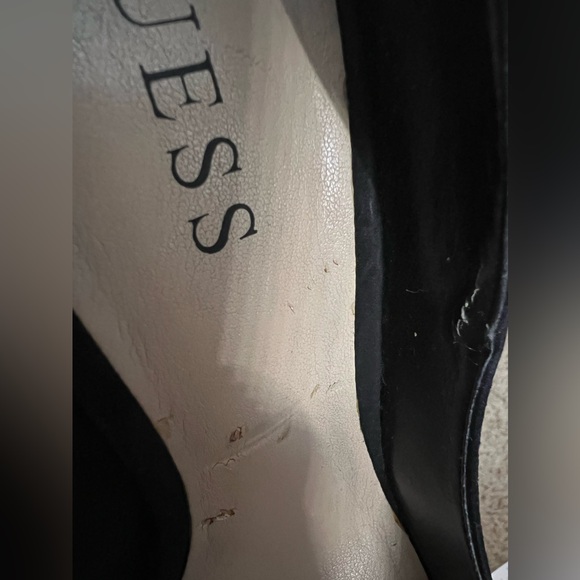 Guess black pointy pumps with cheetah print bottoms - Picture 7 of 8